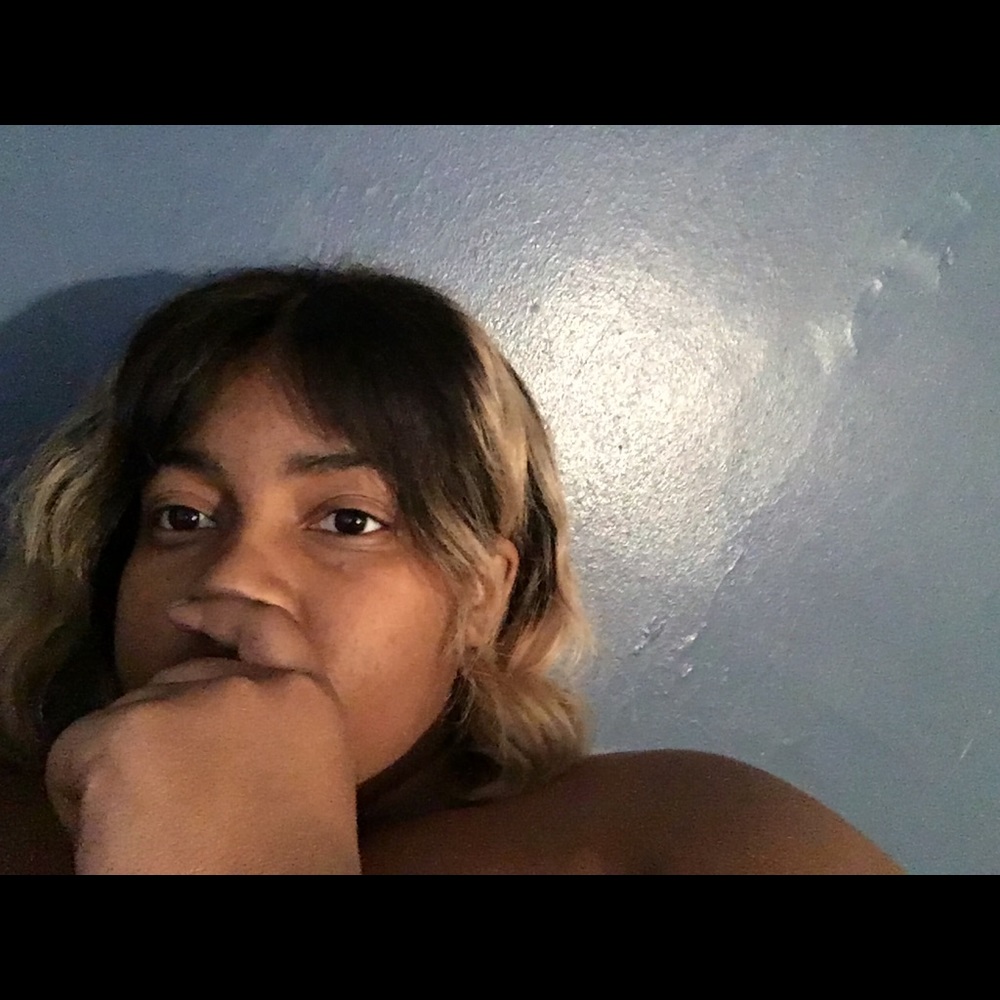 Meet your Posher, Mona